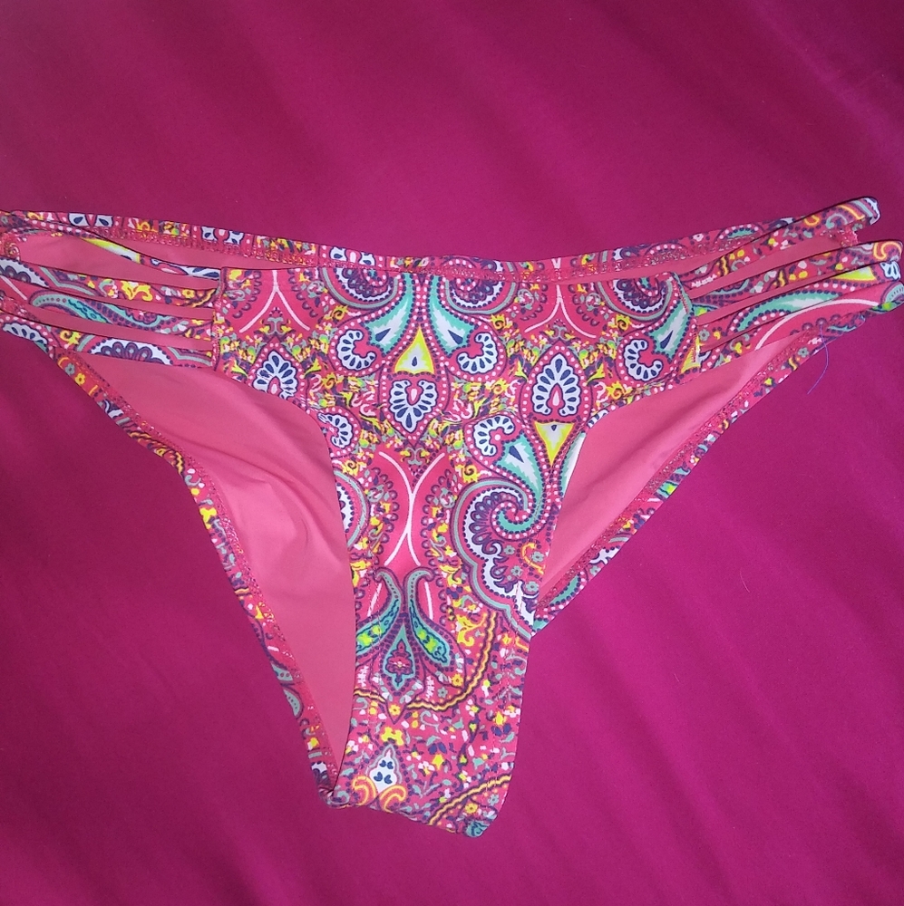 Size L bikini bottoms